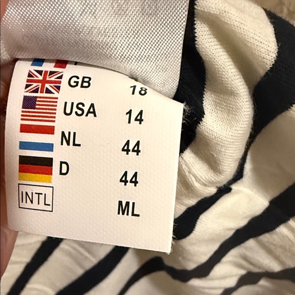 Saint James Mademoiselle Navy Quilted Vest with beautiful stripes on lining. 14 - Picture 8 of 14